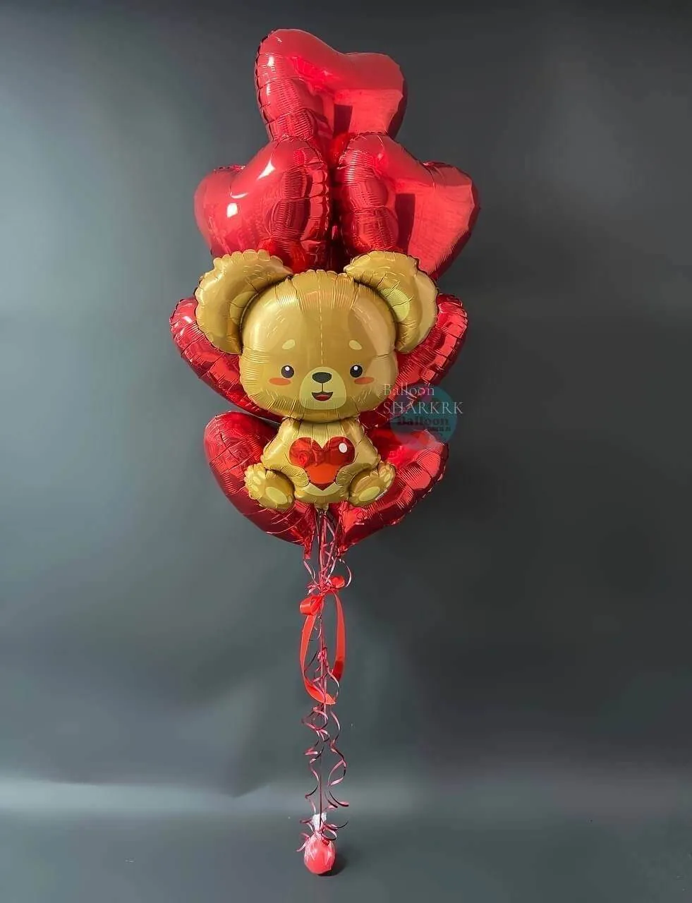 Воздушный шар - Миша с сердцами в фонтане
